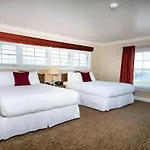 The Lafayette Hotel, Swim Club & Bungalows