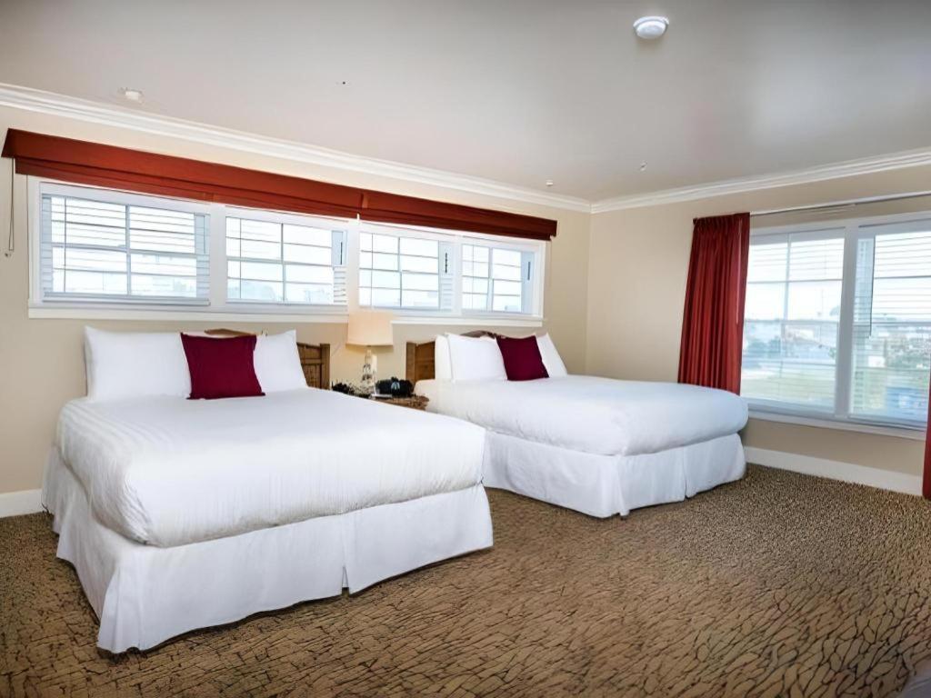 The Lafayette Hotel, Swim Club & 3*