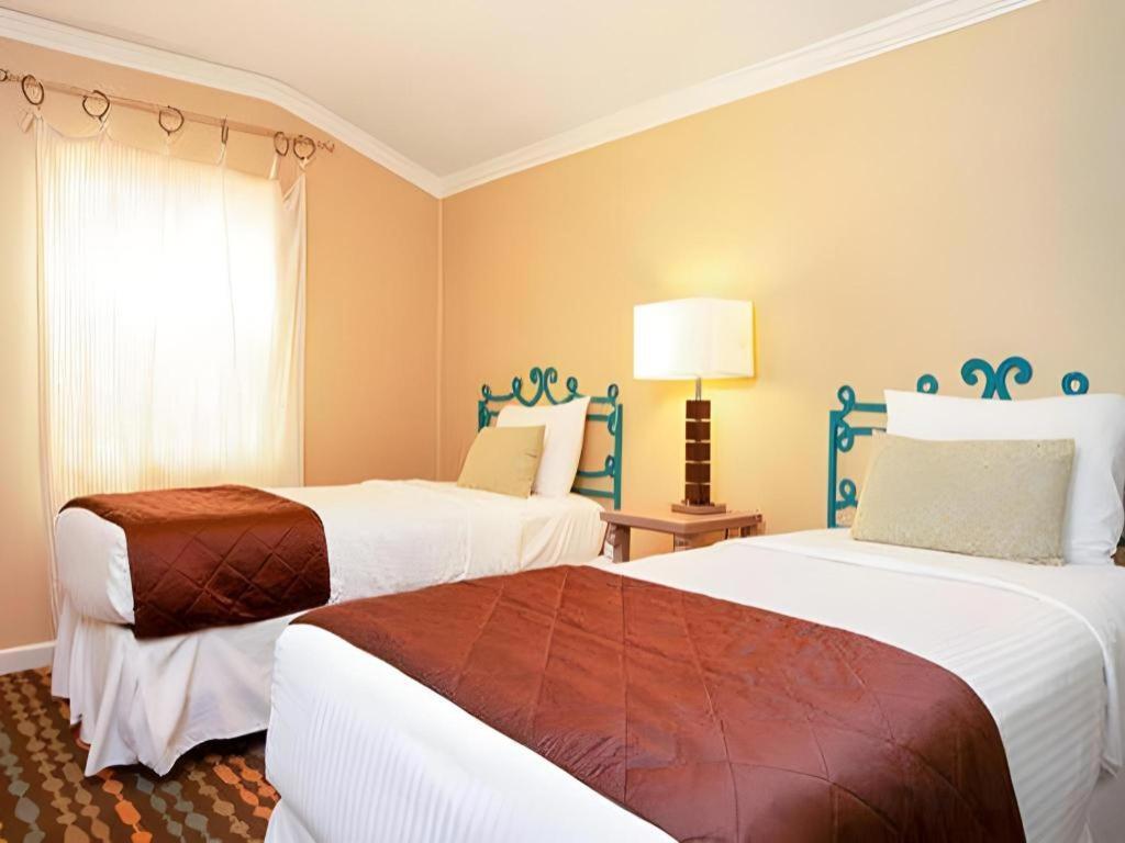 The Lafayette Hotel, Swim Club & Hotel 3*