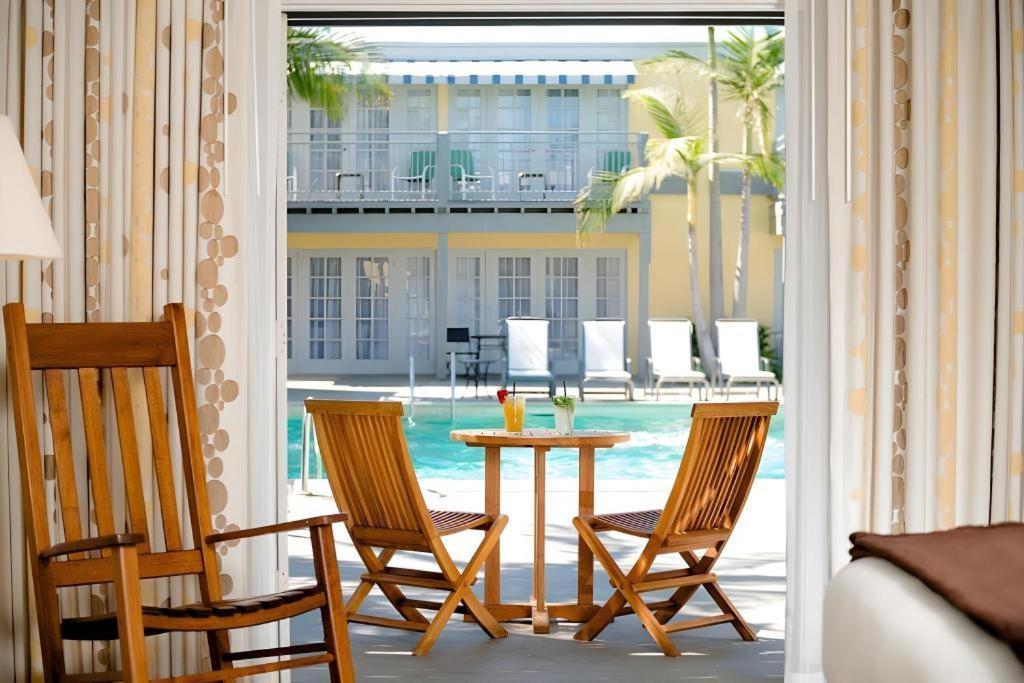 The Lafayette Hotel, Swim Club & 3* San Diego