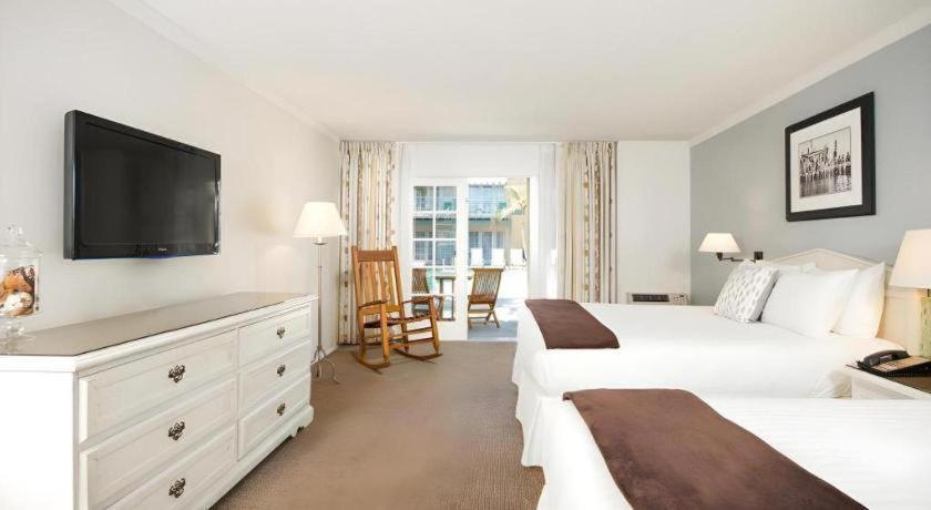 The Lafayette Hotel, Swim Club & 3*