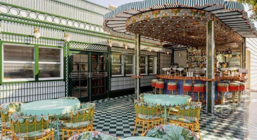 The Lafayette Hotel, Swim Club &