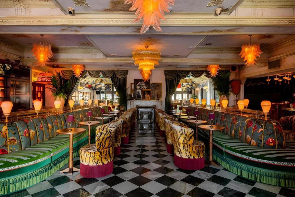 The Lafayette Hotel, Swim Club & 3*